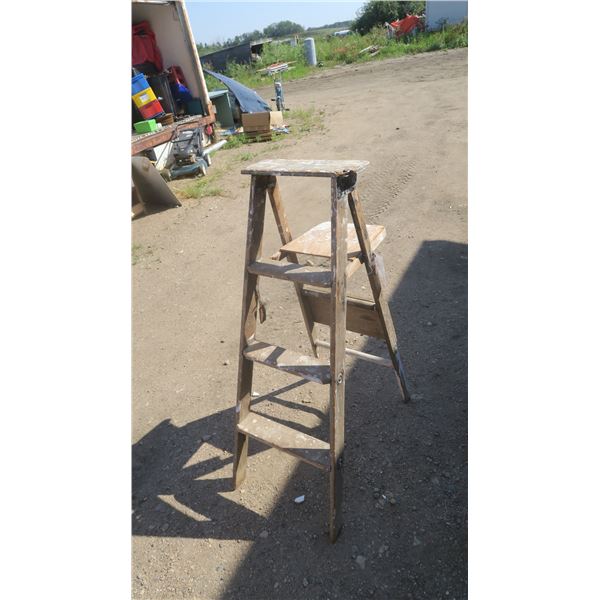 4 ft wood A-frame ladder