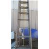 Image 3 : 30 ft , wood 3 stage ladder