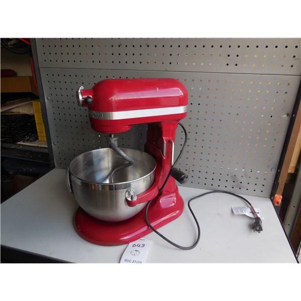KitchenAid stand mixer (red) works