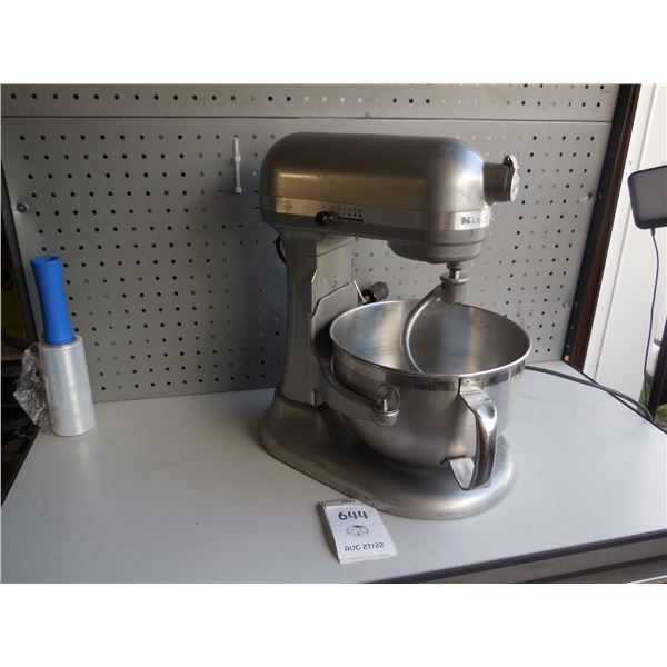 KitchenAid stand mixer (grey) works