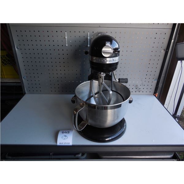 KitchenAid stand mixer (black) works