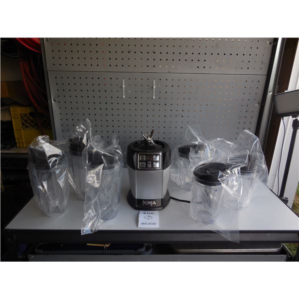 Ninja Auto IQ Smoothie blender with cups - works
