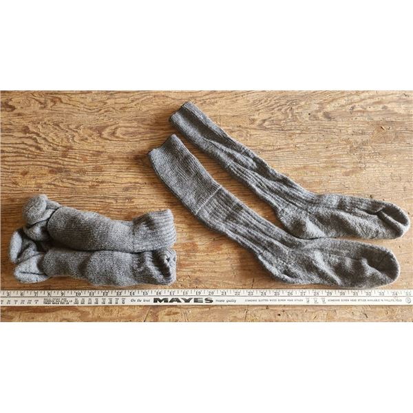 3 pairs of gray Mens Winter wooly socks, navy trim