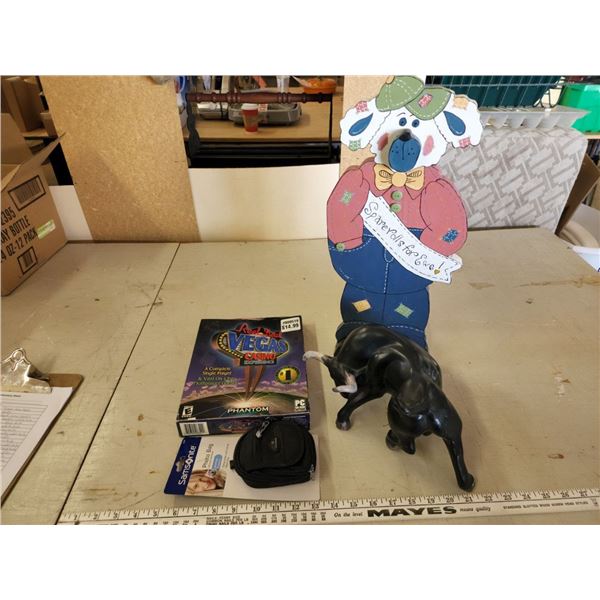 Lot of household items, Toilet paper holder foot is loose