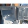 Image 2 : Sunbeam mini fridge (needs cleaning)