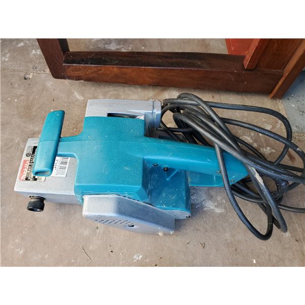 Makita 9924DB belt sander