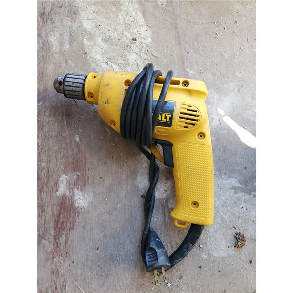 Dewalt drill w/ chuck key