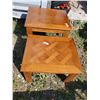 Image 4 : 2 end tables