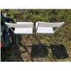 Image 2 : 2 white collapsible chairs