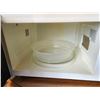 Image 3 : "Panasonic" White Microwave W-1ft 8 1/2"