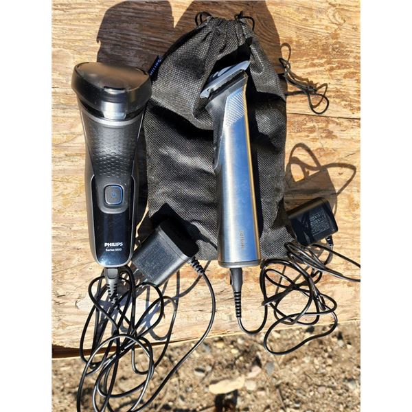 Set of 2 "Phillips" Mens Facial Shavers