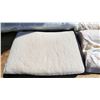 Image 5 : Assorted Pillows, Bamboo New in Bag, 2 Memory Foam and 1 Water Pillow