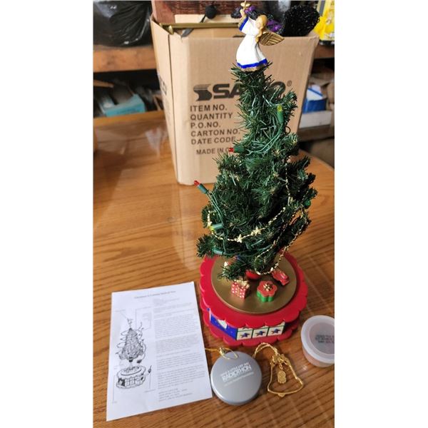 Wind Up Musical Christmas Tree/Advent Calender with Décor