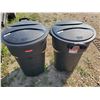 Image 2 : 2 rubbermaid garbage cans w/ lids