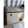 Image 1 : medium chest deep freezer (working)
