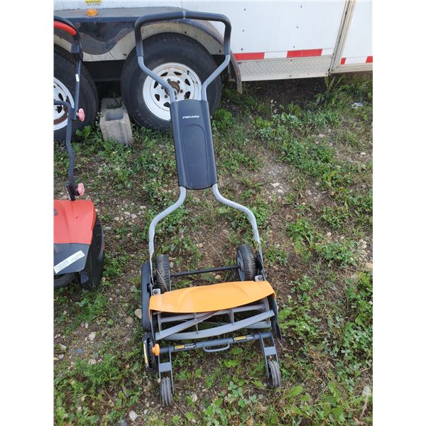 Fiskars rotary push mower