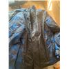 Image 2 : 1 snowsuit size M & 1 pair of skipants size 14