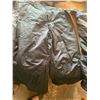 Image 3 : 1 snowsuit size M & 1 pair of skipants size 14