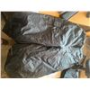Image 4 : 1 snowsuit size M & 1 pair of skipants size 14