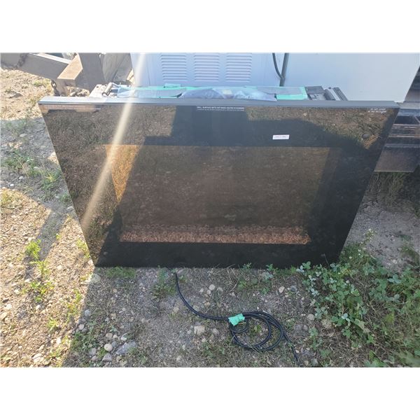 37 1/4" x 24 1/4" wall mount fireplace (c/w remote, bracket. works)