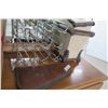 Image 2 : Shoe/Jewelry Hangers, Bath Rack, Dishes & Décor