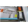 Image 2 : 8-Towel/Rack/Bar - 8 X $