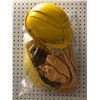Image 1 : Sewer worker helmets & gloves - 514, sc. 34 (From the superhero show)