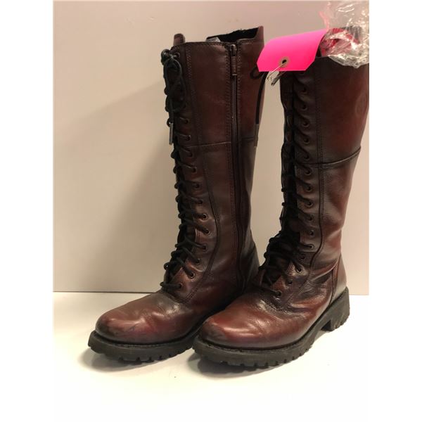 "Hero stunt" Black laces sz. 9 1/2 Harley Davidson hightop leather boots - ep. 509 sc 5 (From the su