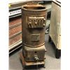 Image 1 : Early 1900s Gurny 502 Rockland cast iron wood burning stove "Missing top cover plate (From the horro