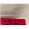 Image 8 : 7 bags of assorted scene "Played" artificial flowers / multiple ep. & multiple scenes (From the supe