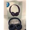 Image 2 : 3 sets of headphones - ep. 511 sc. 1 & ep. 501 sc. 15 (From the superhero show)