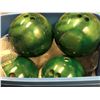 Image 2 : "Hero" (Boy) 4 green bowling balls "Played" - ep. 611 sc. 18 (From the superhero show)