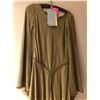 Image 2 : HOTSTOCK "Hero" (Girl) camelot robe wardrobe costume - ep, 212 multiple scenes (From the superhero s
