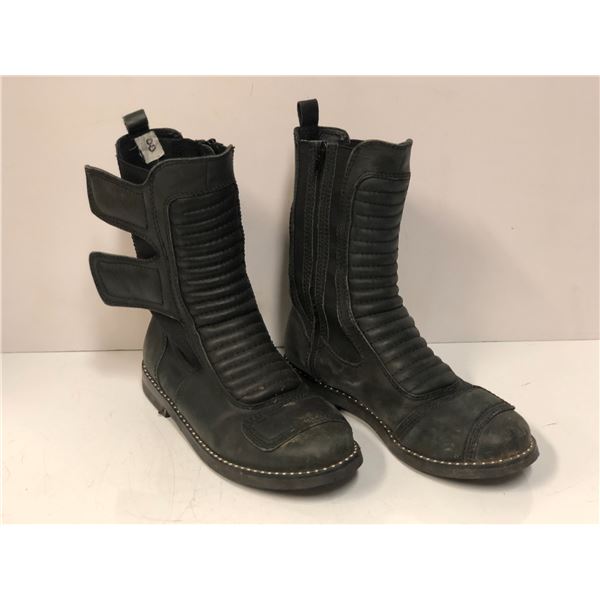 "Hero" (Girl) sz. 8 black boots (From the superhero show)