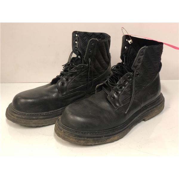 Pair of sz. 42 Lemargo - black leather lace-up boots (From the superhero show)