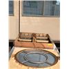 Image 1 : 2 wood framed windows - 1 square w/ sliders & 1 round