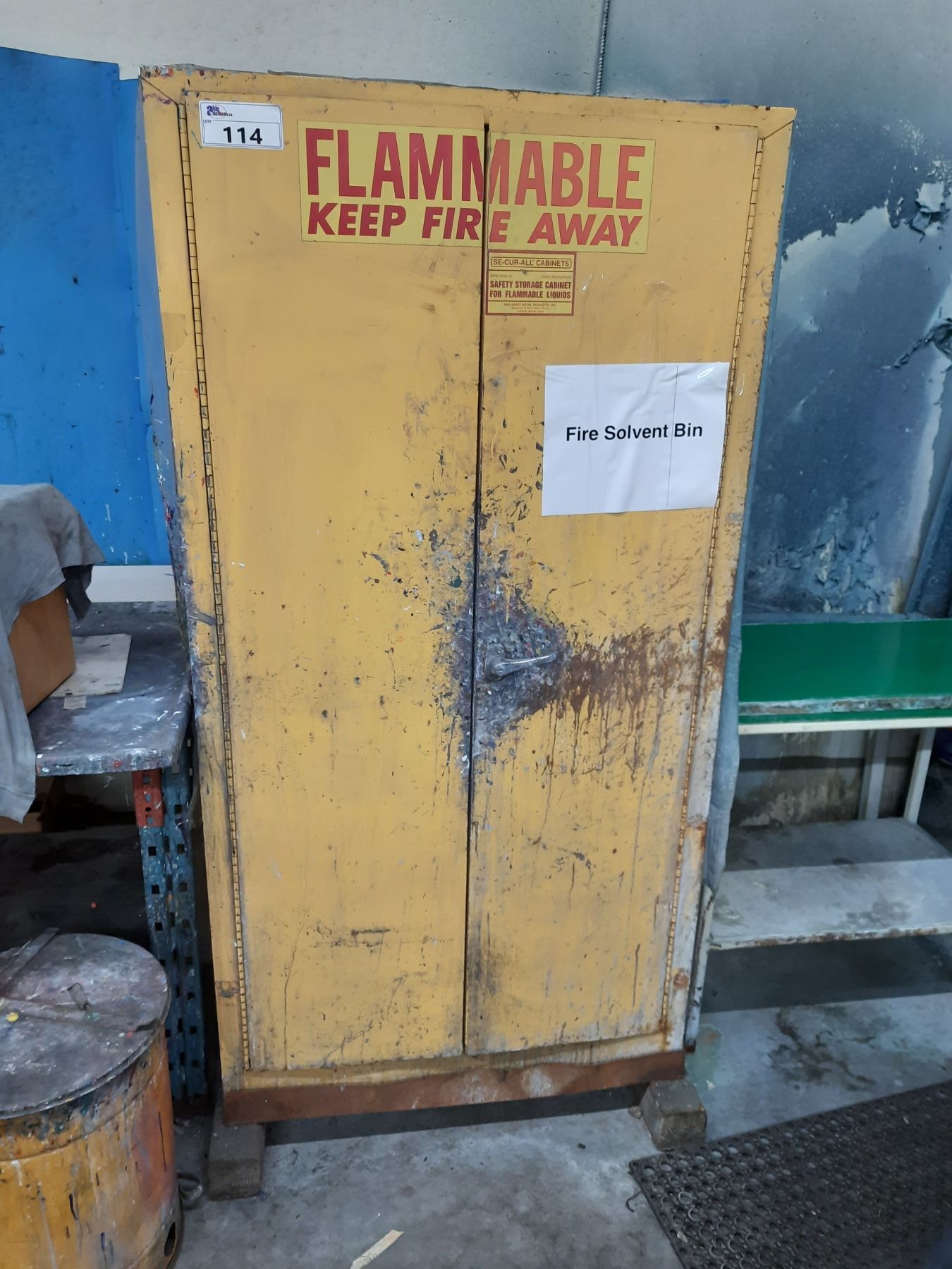 YELLOW INDUSTRIAL 2 DOOR FLAMMABLES STORAGE CABINET WITH CONTENTS