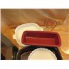 Image 10 : Multiple Glass Loaf Pans, Pie Plates, Casserole Dishes, Pans, Measuring Cups, etc