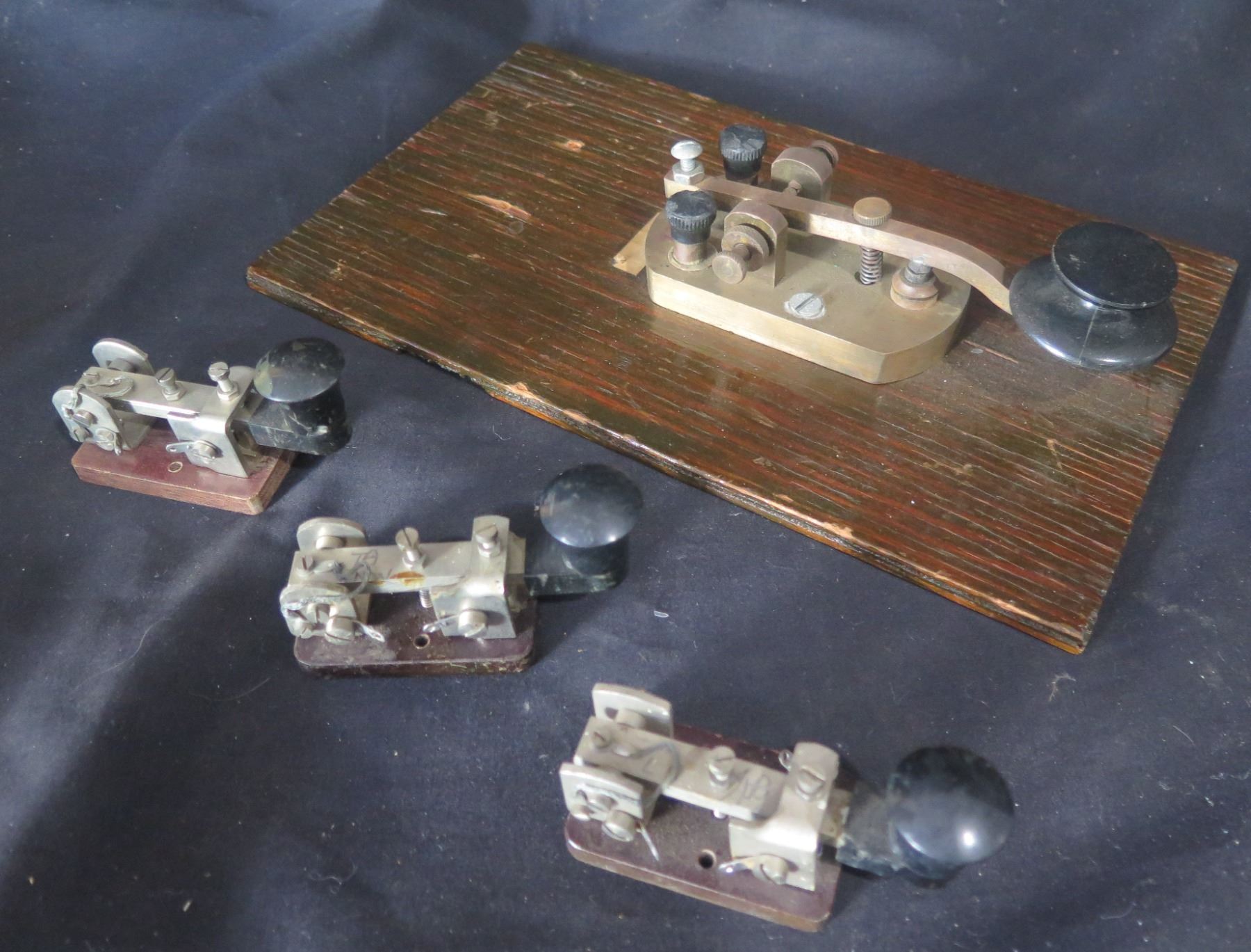 Morse Code Tapping Machine Qty 4 Morse Code Tap Keys - 1 on Wood Base ZA34885