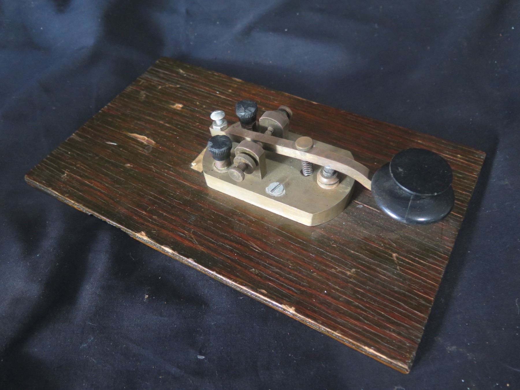 Morse Code Tapping Machine Qty 4 Morse Code Tap Keys - 1 on Wood Base ZA34885 - Oahu Auctions