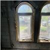Image 6 : PGT IMPACT WINDOW WITH ARCH TOP WINDOW APPROX 26.75 " X 47"  ARCH APPROX 15.75" X 26.75"  SEE PHOTOS
