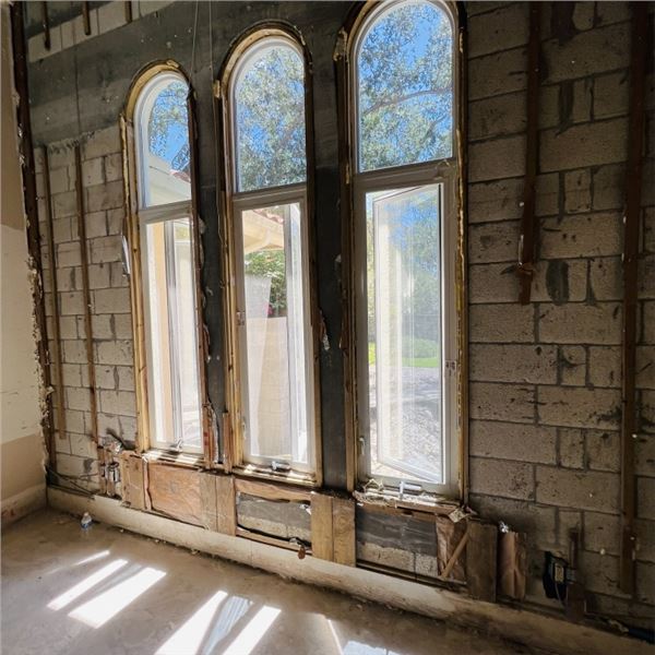 PGT IMPACT WINDOW WITH ARCH TOP WINDOW APPROX 26.75" X 47" ARCH APPROX 15.75" X 26.75"  SEE PHOTOS I