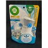 Image 1 : 12 AIR WICK 1 WARMER AND 1 REFILL FRESH LINEN 20ML