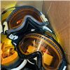 Image 2 : 10X OAKLEY GOGGLES WITH CASES DISPLAY UNITS