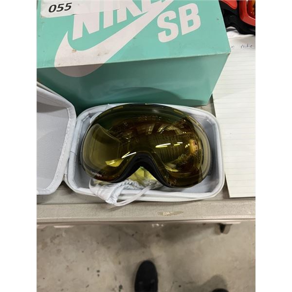 2X NIKE GOGGLES SEE PICTURES DISPLAY UNITS