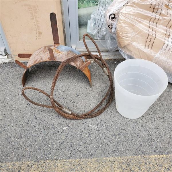 HEAVY DUTY HOSE HANGER WITH CABLE SLING AND WASTE BIN