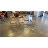 Image 1 : 4 FOLDING CHAIRS