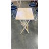 Image 2 : 4 FOLDING STOOLS AND 2 FOLDING TV TRAYS