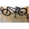 Image 2 : BLACK NO BRAND BMX BIKE