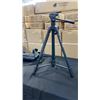 Image 2 : INSIGNIA LIGHTWEIGHT 58 INCH TRIPOD